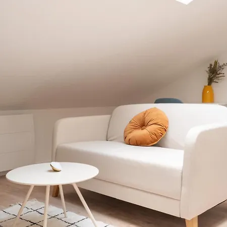 Appartement De La Salle Neuf Et Equipe *