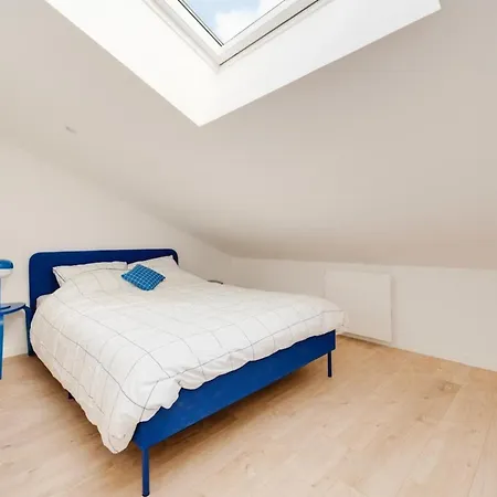 Appartement De La Salle Neuf Et Equipe *